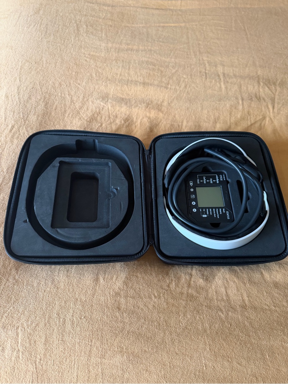 Growband Pro Headband Neurostimulation Device in Black and White - Picture 6 of 6